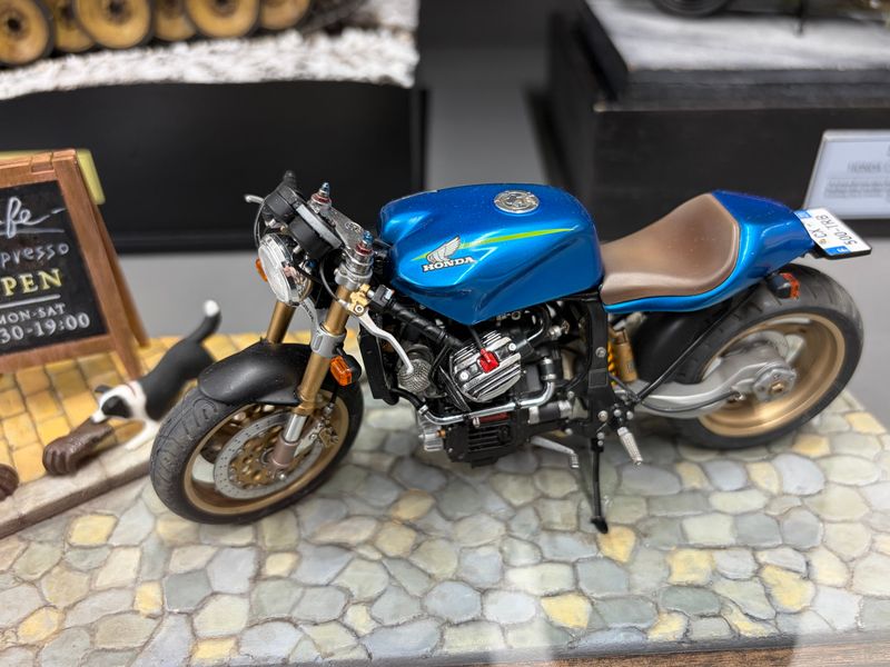 ARTHOBYCOMM（アソビーコム） | ナガノ製 1/8 バイクモデル